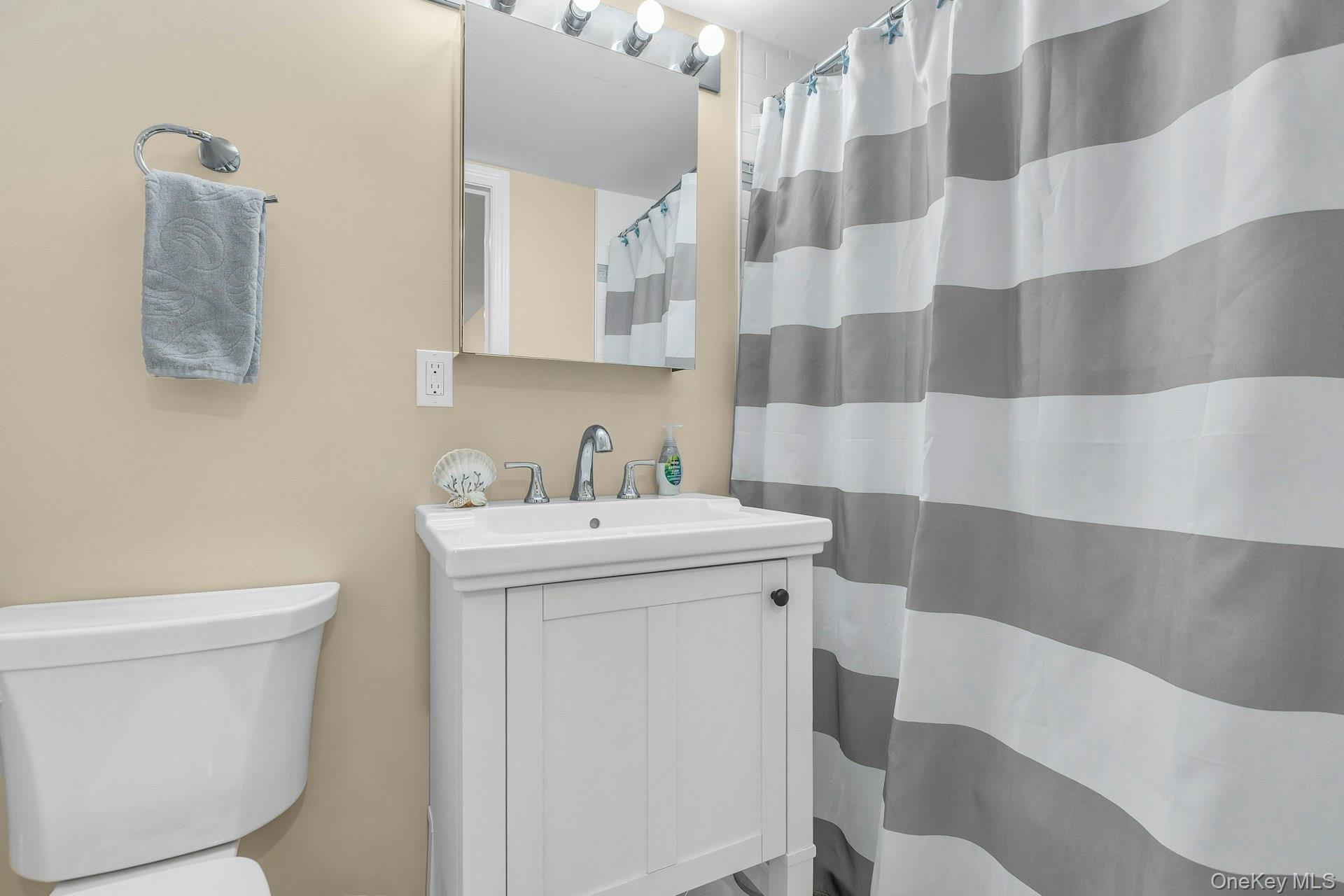 #20 photo, 79 School Street, Hampton Bays , NY 11946