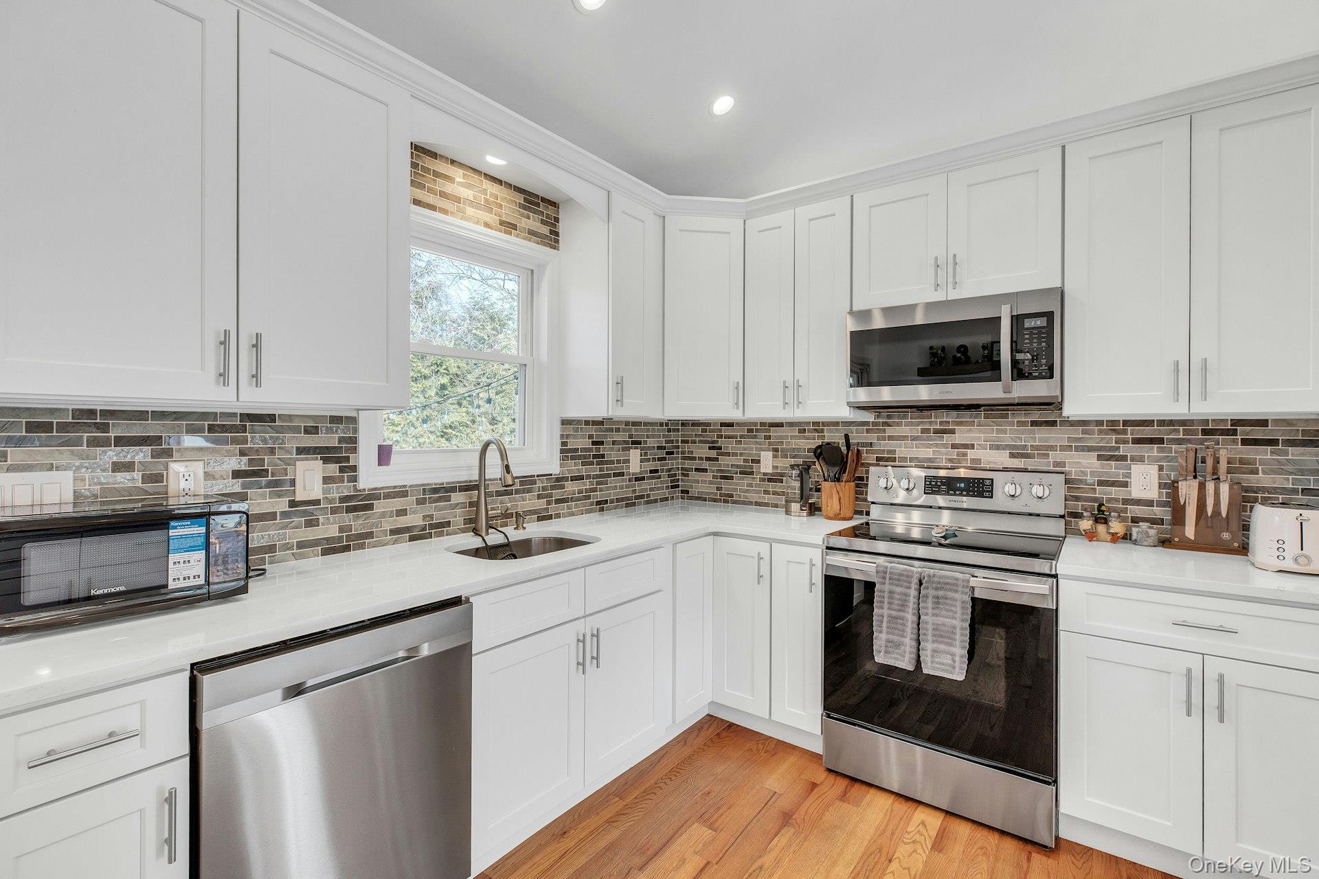 #9 photo, 79 School Street, Hampton Bays , NY 11946