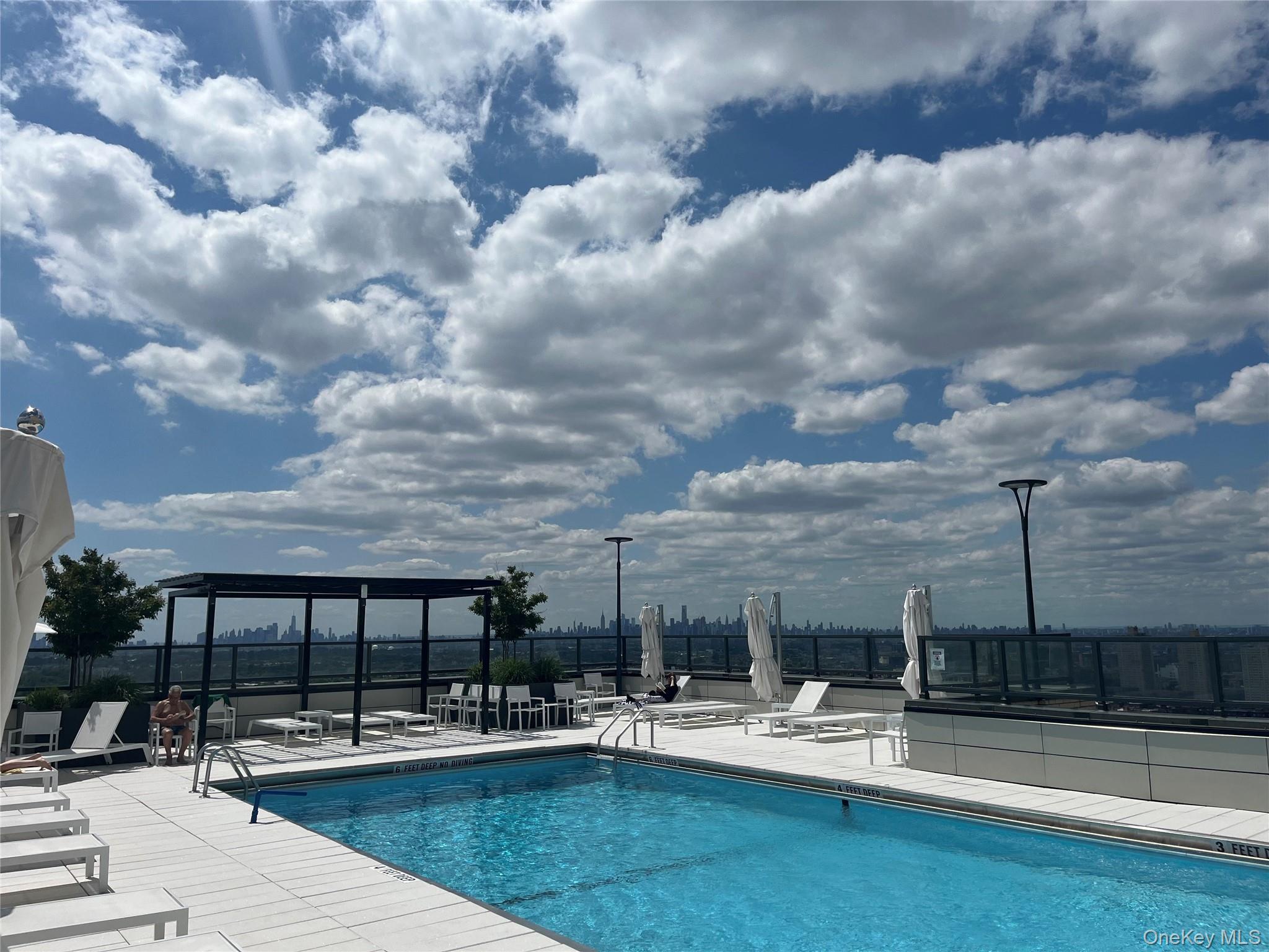 #10 photo, 110-11 Queens Boulevard, קווינס Forest Hills , NY 11375