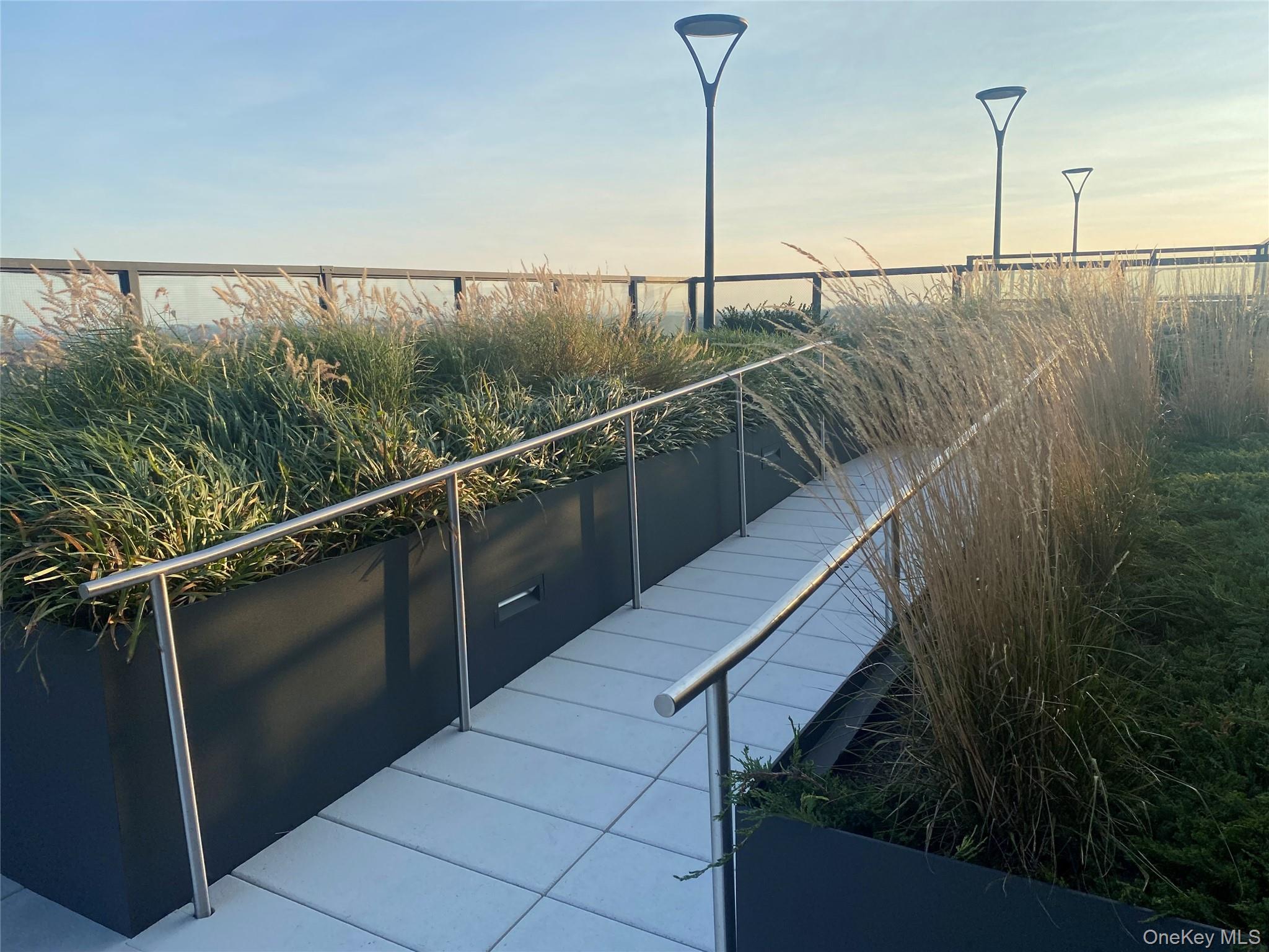 #12 photo, 110-11 Queens Boulevard, קווינס Forest Hills , NY 11375