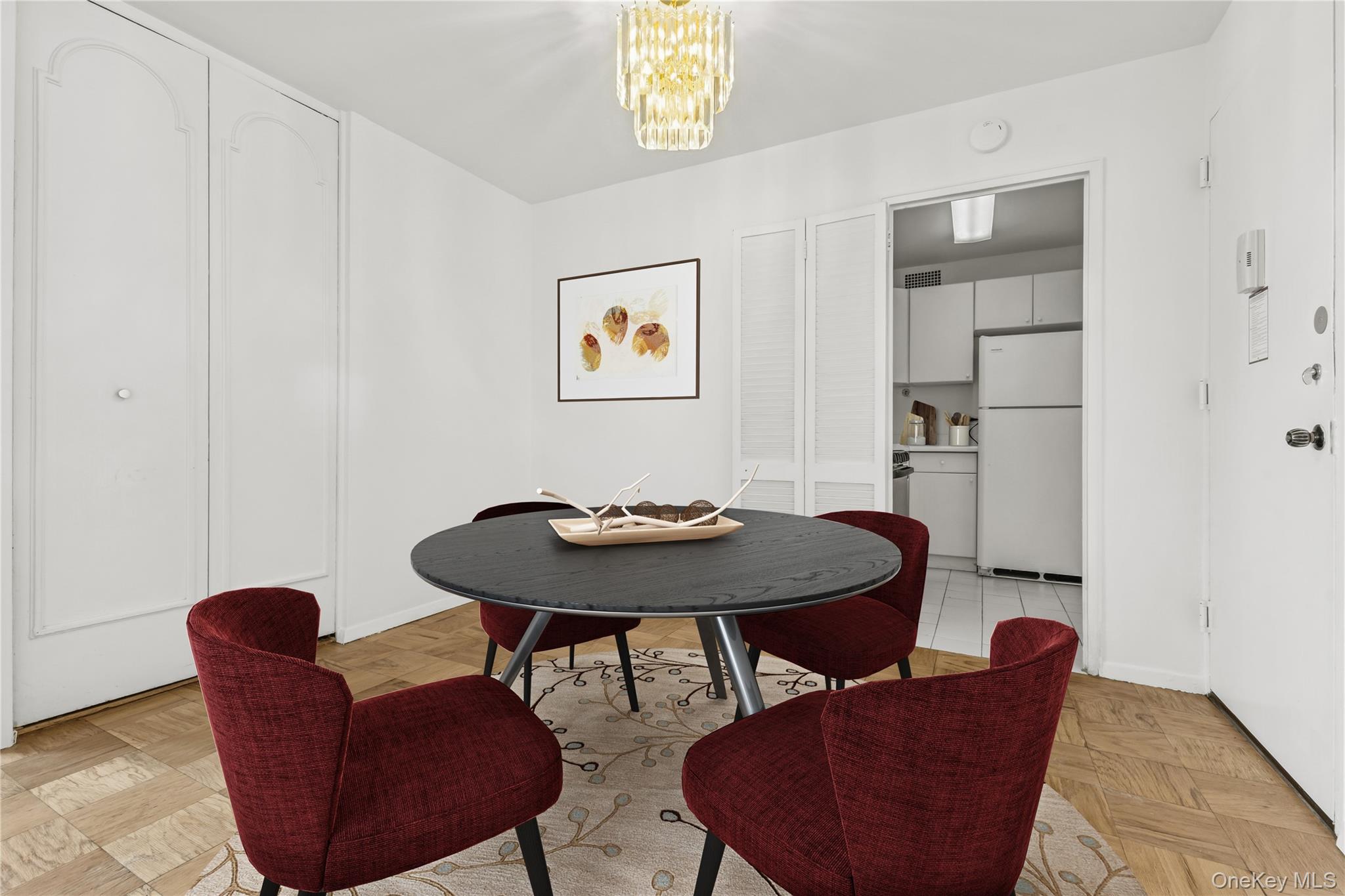 #4 photo, 110-11 Queens Boulevard, קווינס Forest Hills , NY 11375