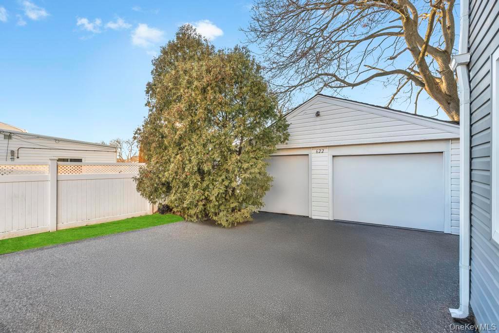 #11 photo, 622 Wyngate Drive, Valley Stream , NY 11580