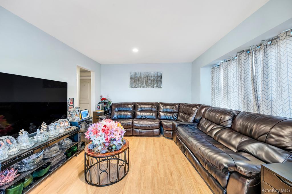 #14 photo, 622 Wyngate Drive, Valley Stream , NY 11580