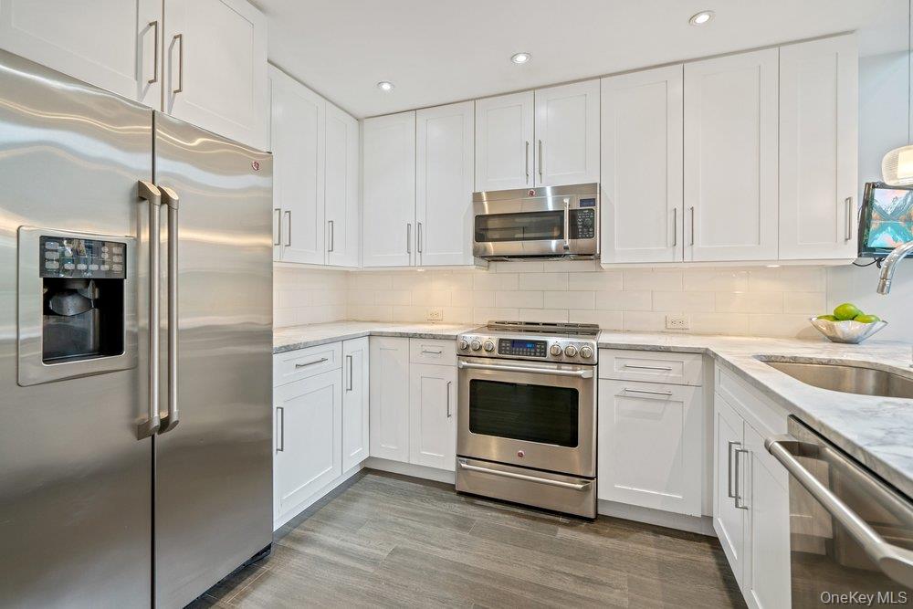 #16 photo, 230 Hamlet Drive, Нассау ‖ Jericho , NY 11753