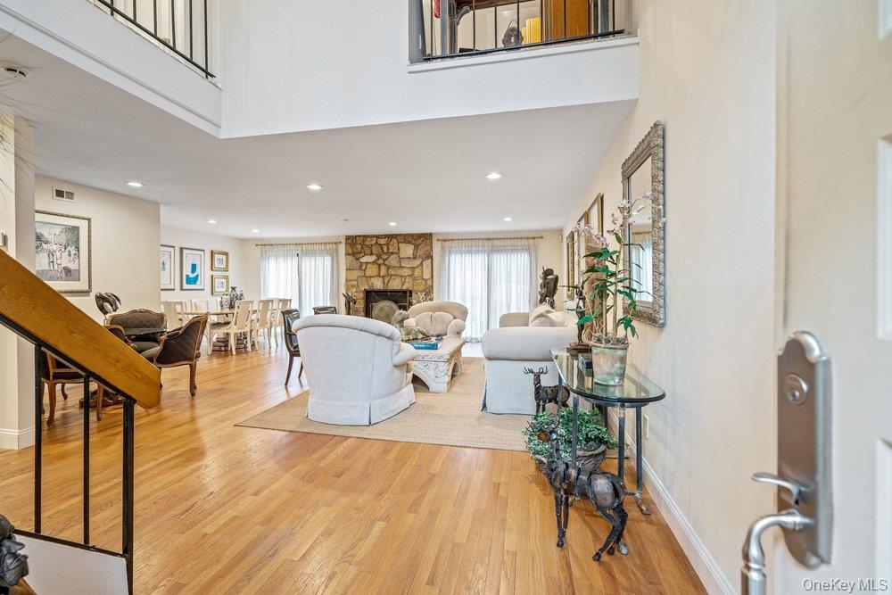 #7 photo, 230 Hamlet Drive, Нассау ‖ Jericho , NY 11753