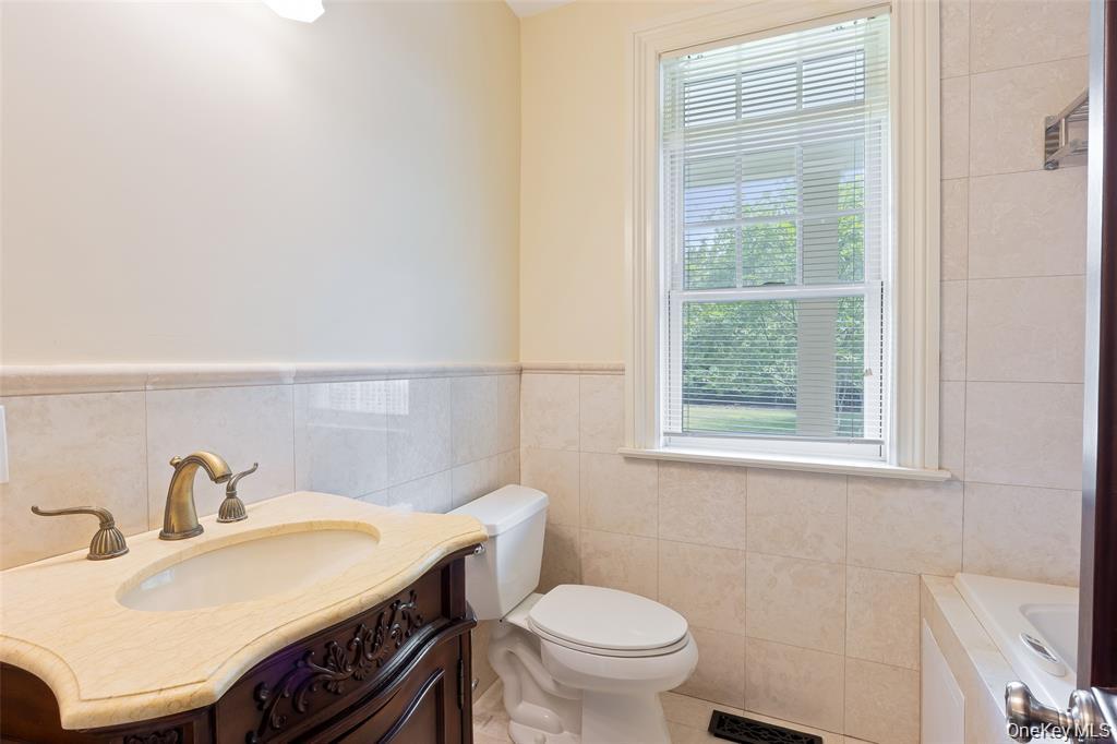 #6 photo, 52 Brushy Neck Lane, Саффолк ‖ Westhampton , NY 11977