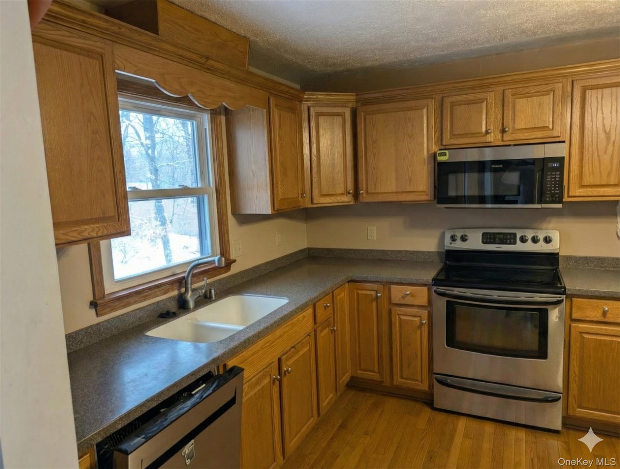 #3 photo, 7 Brookland Farm Road, Poughkeepsie , NY 12601