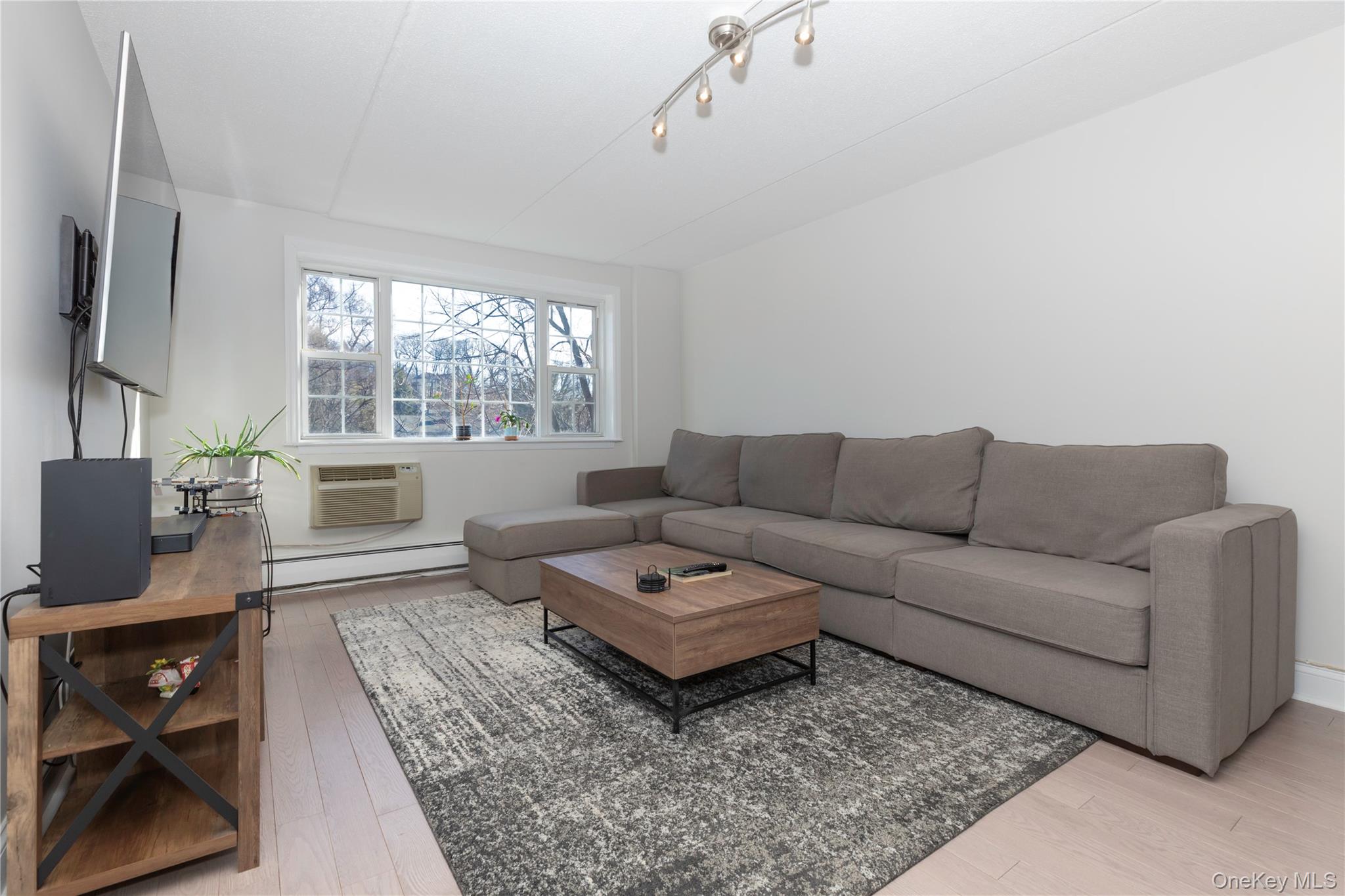 #1 photo, 4 Consulate Drive, Tuckahoe , NY 10707