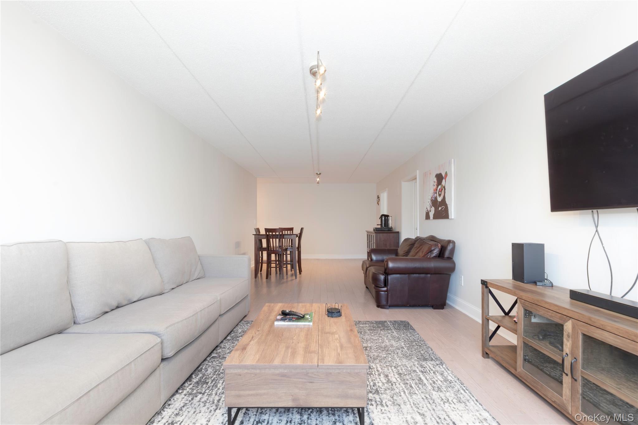 #5 photo, 4 Consulate Drive, Tuckahoe , NY 10707