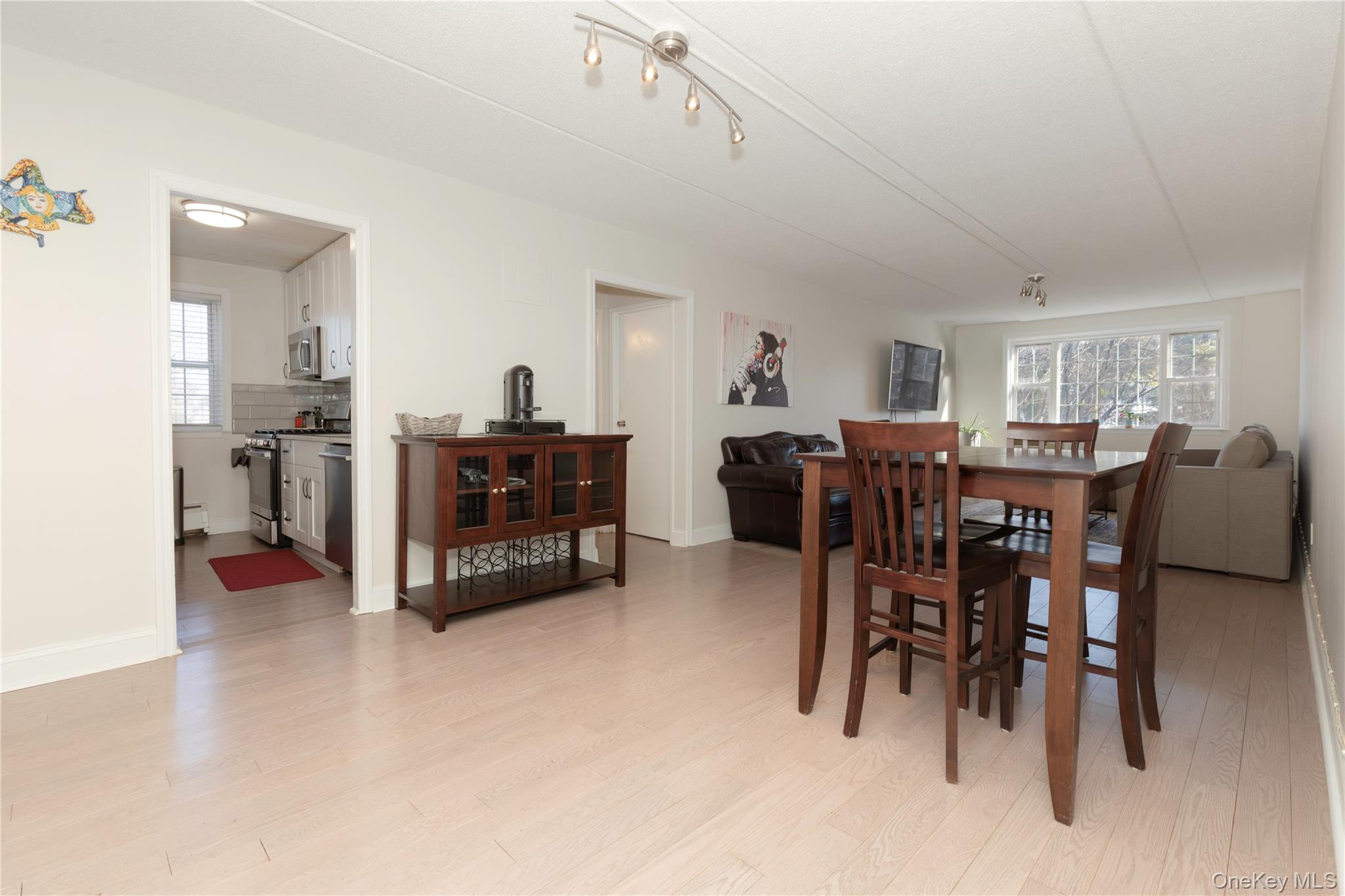 #8 photo, 4 Consulate Drive, Tuckahoe , NY 10707