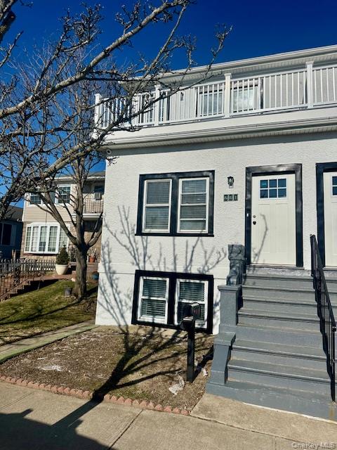 #2 photo, 661 E Olive Street, नासाउ काउंटी Long Beach , NY 11561