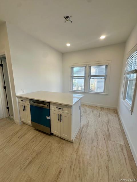 #9 photo, 661 E Olive Street, नासाउ काउंटी Long Beach , NY 11561