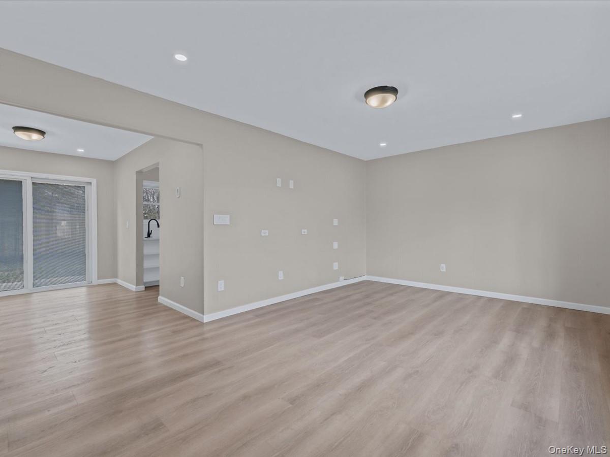 #4 photo, 38 Midland Avenue, 東長島 Mastic , NY 11950