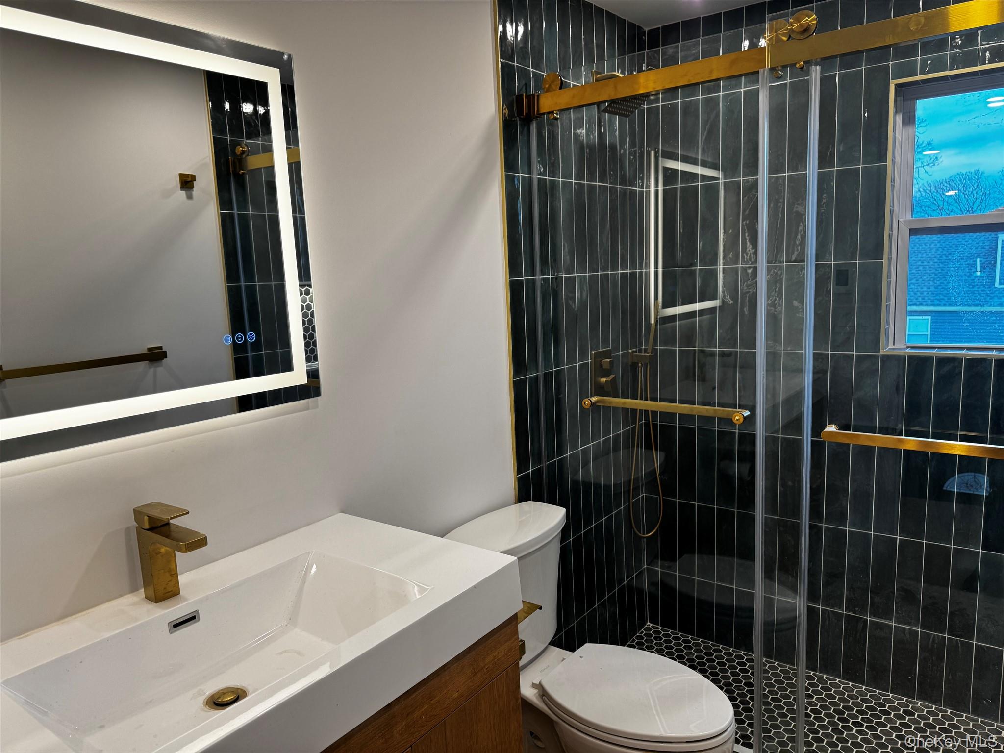 #10 photo, 696 N Delaware Avenue, سوفولك Lindenhurst , NY 11757