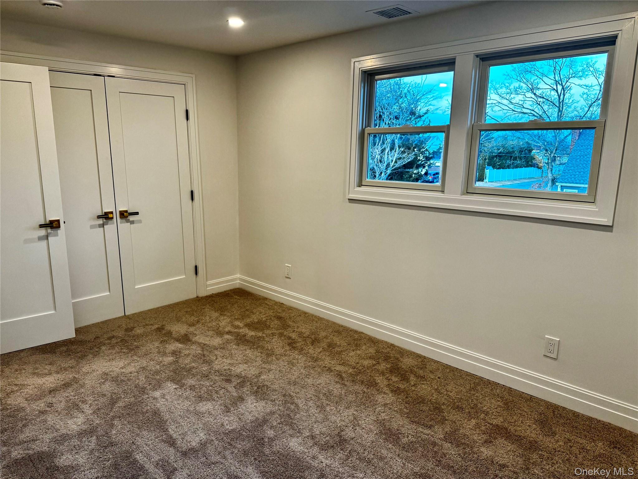 #11 photo, 696 N Delaware Avenue, سوفولك Lindenhurst , NY 11757