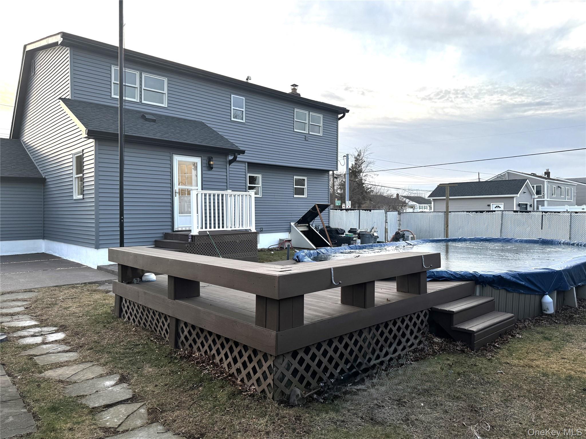 #13 photo, 696 N Delaware Avenue, سوفولك Lindenhurst , NY 11757