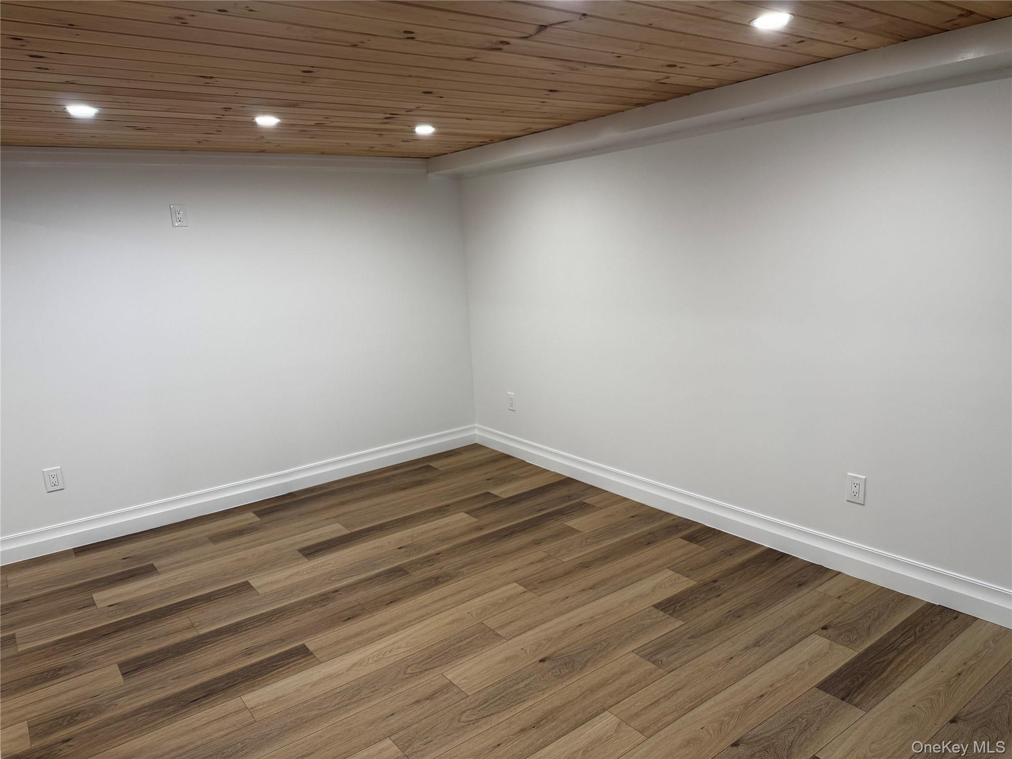 #15 photo, 696 N Delaware Avenue, Lindenhurst , NY 11757