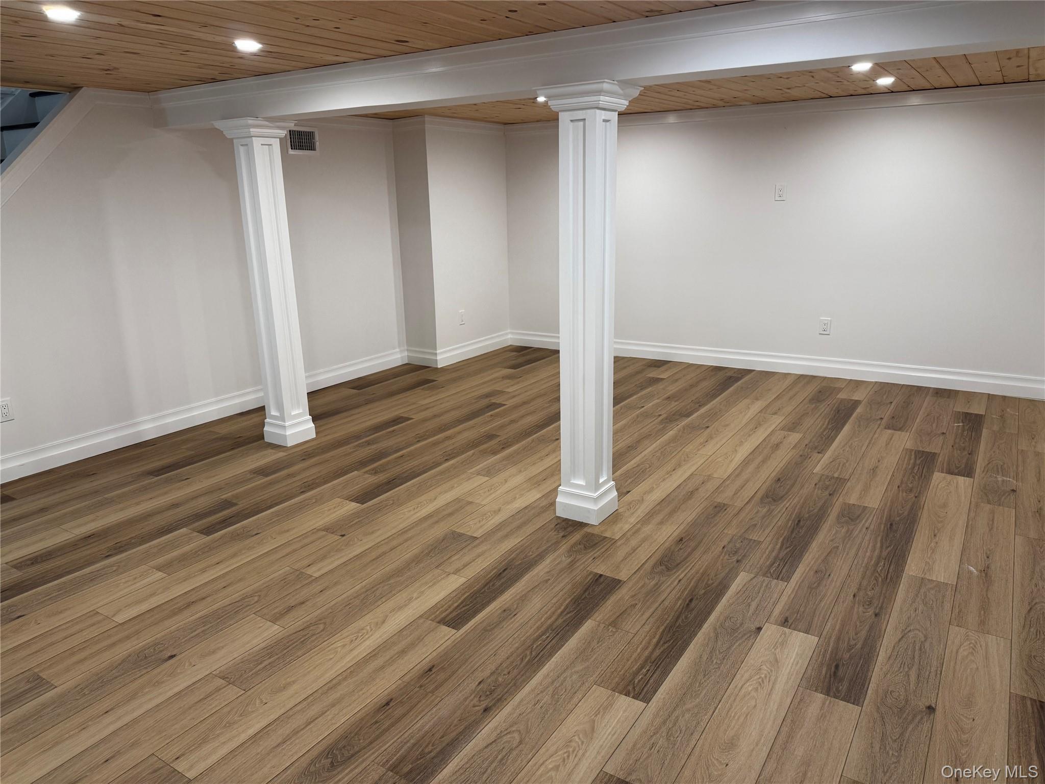 #16 photo, 696 N Delaware Avenue, Lindenhurst , NY 11757