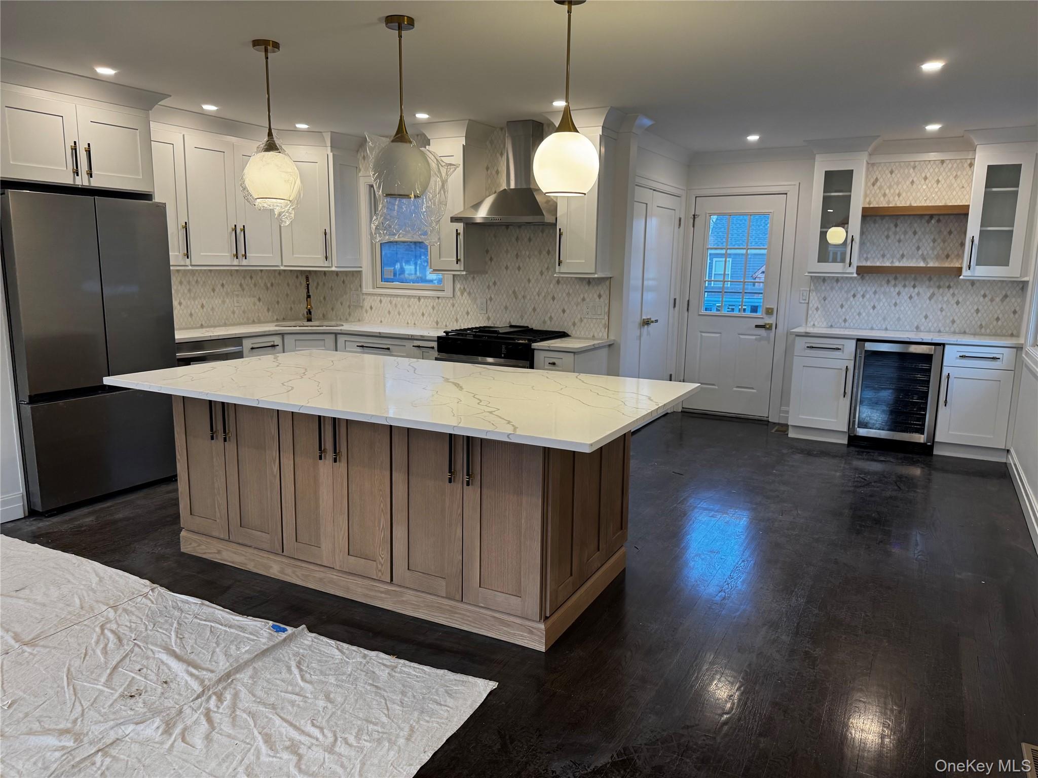 #3 photo, 696 N Delaware Avenue, سوفولك Lindenhurst , NY 11757