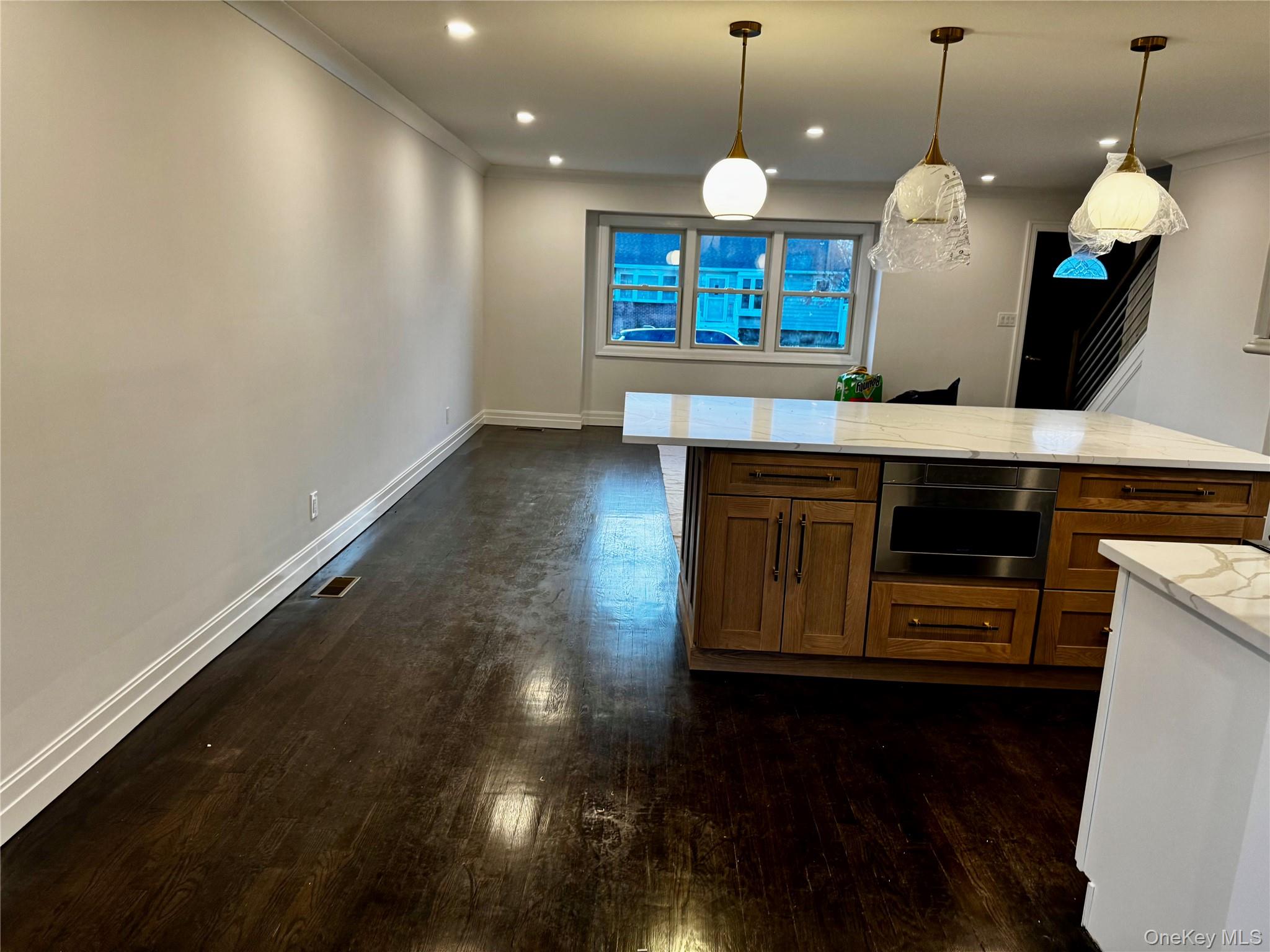 #4 photo, 696 N Delaware Avenue, سوفولك Lindenhurst , NY 11757