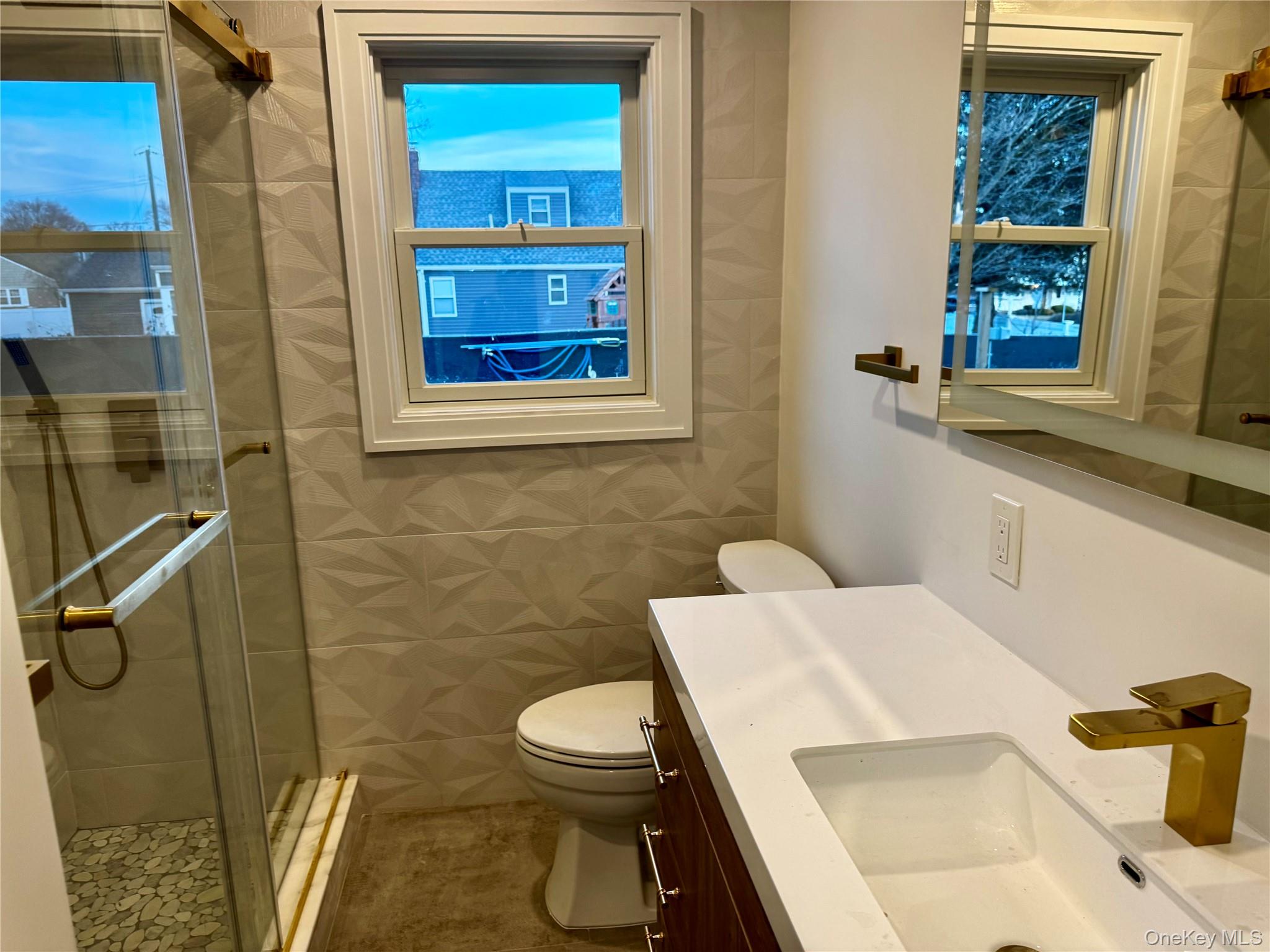 #5 photo, 696 N Delaware Avenue, سوفولك Lindenhurst , NY 11757