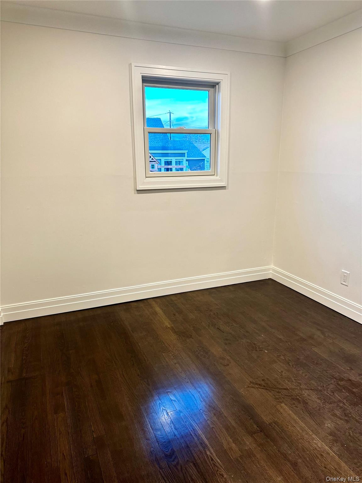 #8 photo, 696 N Delaware Avenue, سوفولك Lindenhurst , NY 11757