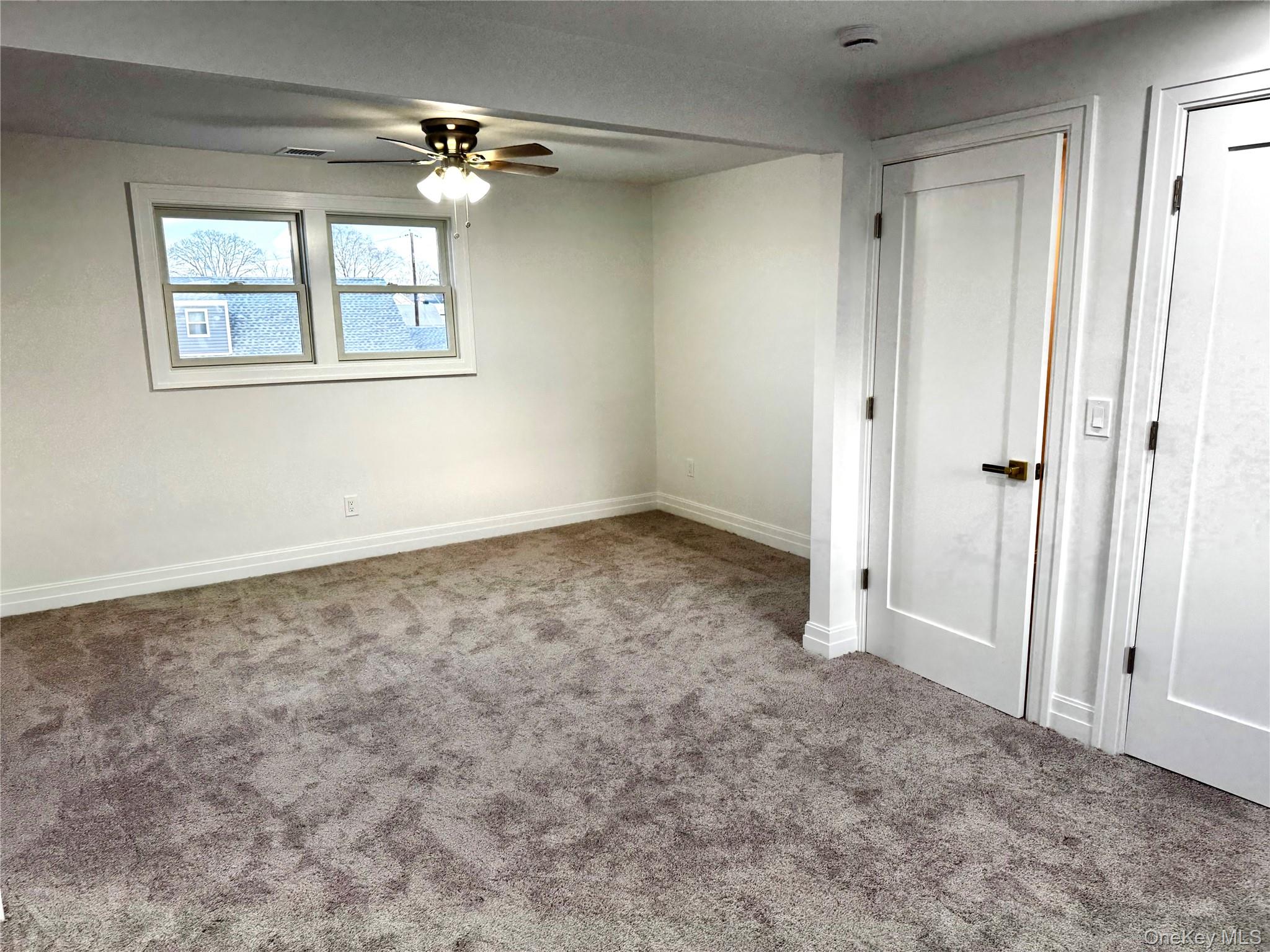 #9 photo, 696 N Delaware Avenue, سوفولك Lindenhurst , NY 11757