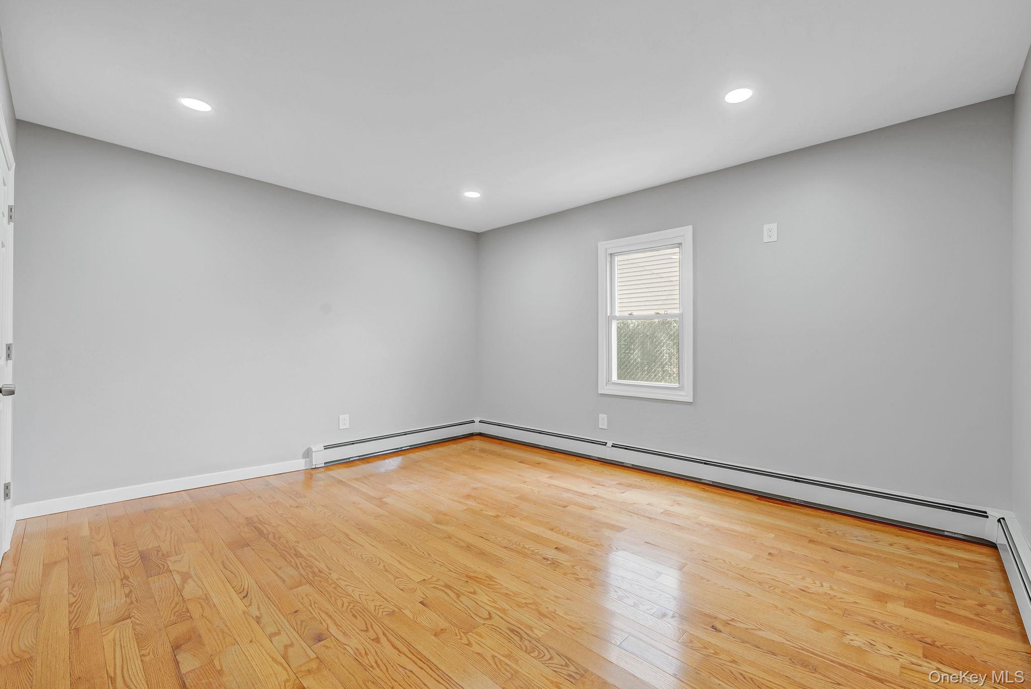 #5 photo, 78 S Franklin Street, नासाउ काउंटी Hempstead , NY 11550