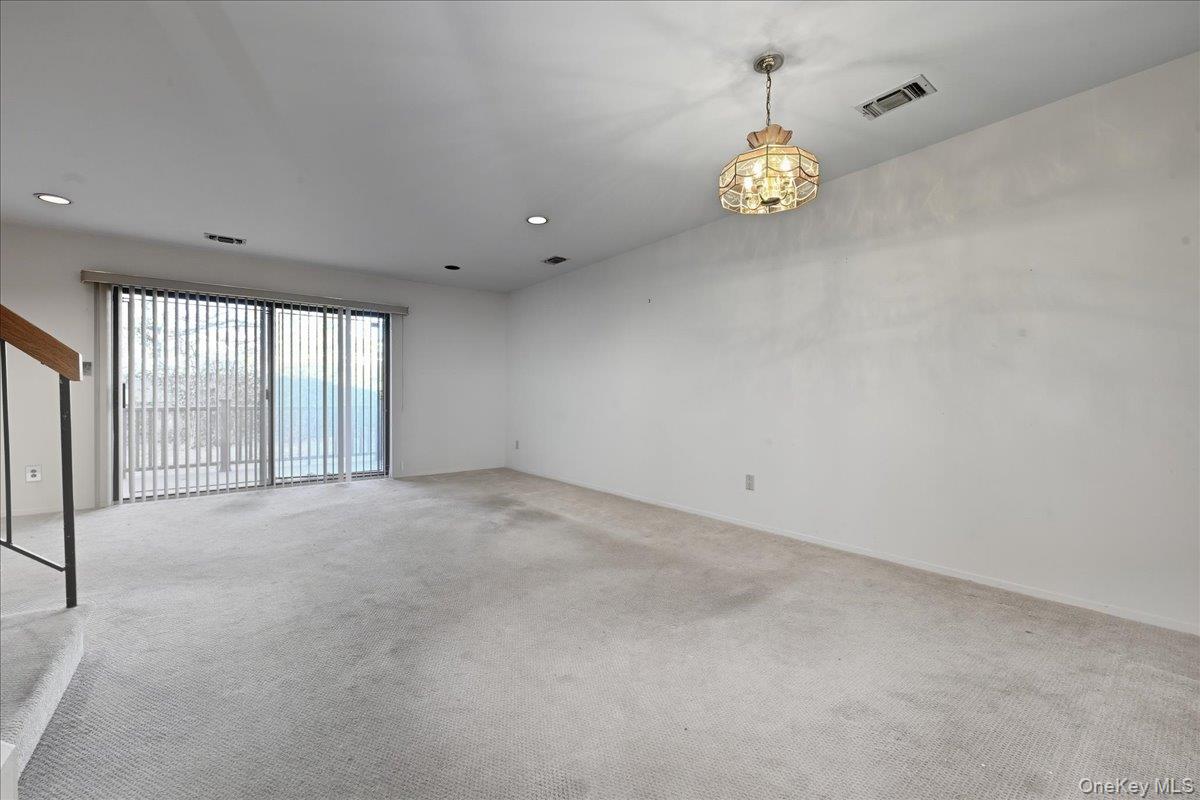 #11 photo, 132 Laurel Lane, Нассау ‖ Wantagh , NY 11793