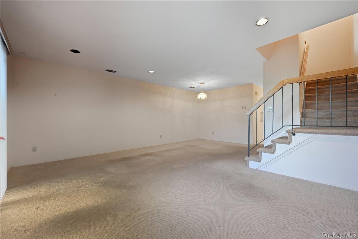 #14 photo, 132 Laurel Lane, Нассау ‖ Wantagh , NY 11793