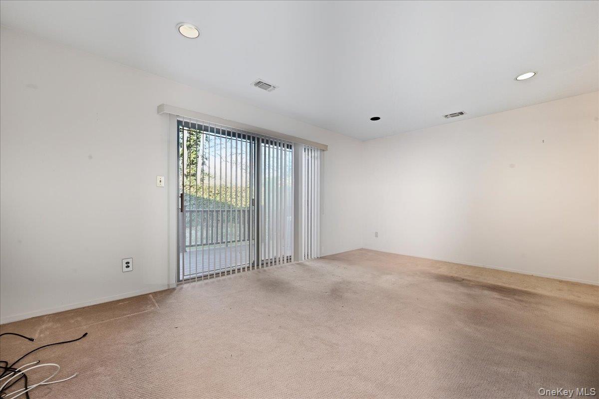 #15 photo, 132 Laurel Lane, Нассау ‖ Wantagh , NY 11793