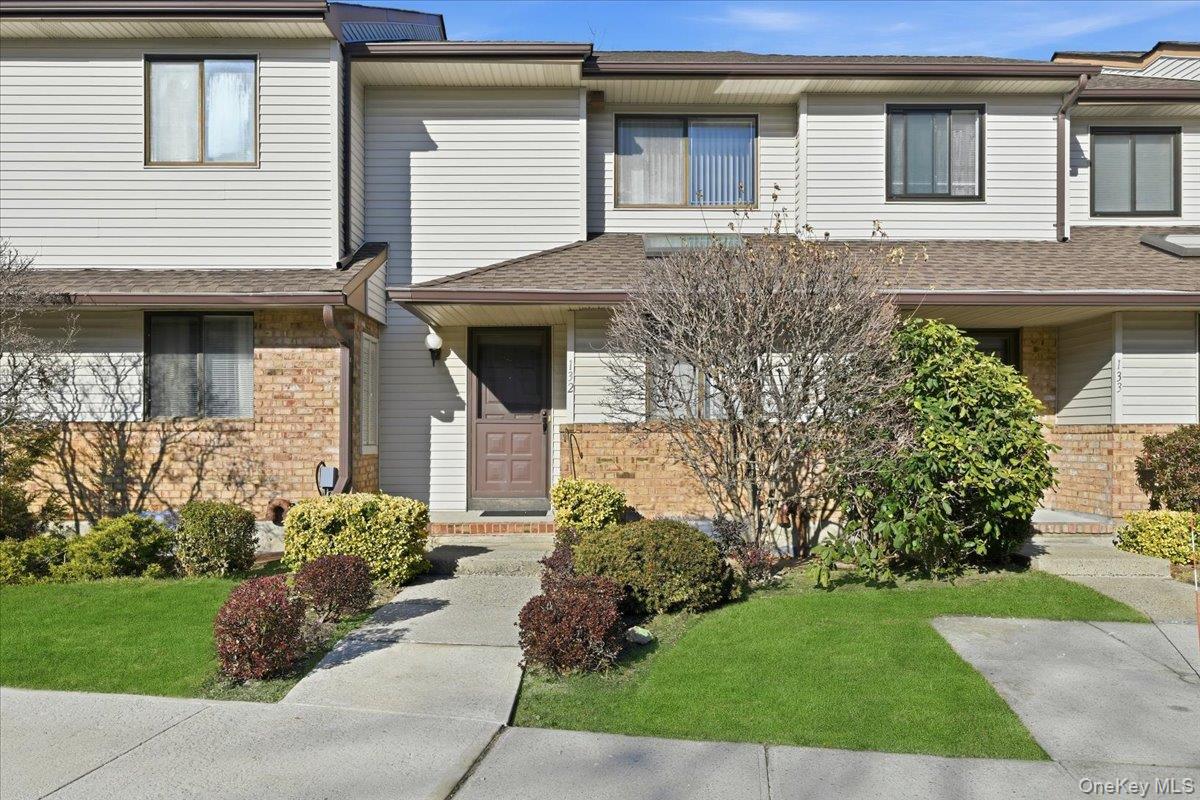 #2 photo, 132 Laurel Lane, Нассау ‖ Wantagh , NY 11793