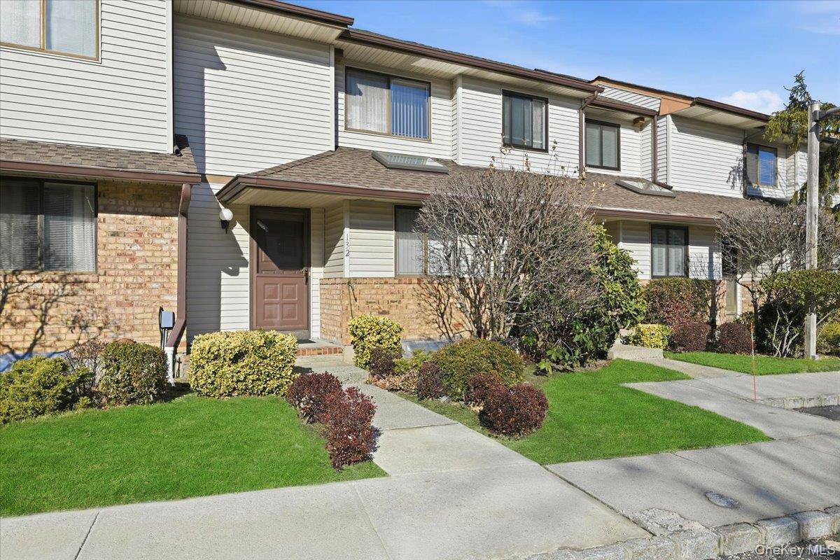 #3 photo, 132 Laurel Lane, Нассау ‖ Wantagh , NY 11793