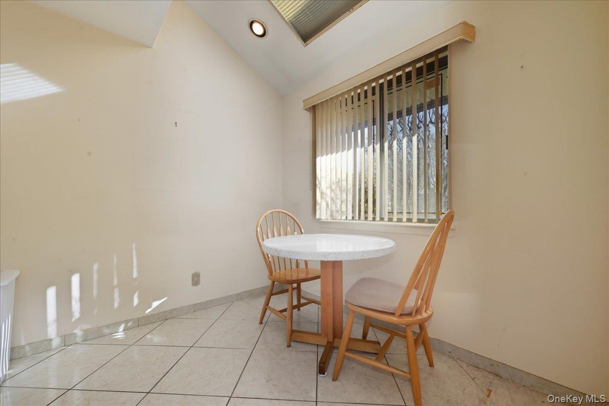 #6 photo, 132 Laurel Lane, Нассау ‖ Wantagh , NY 11793