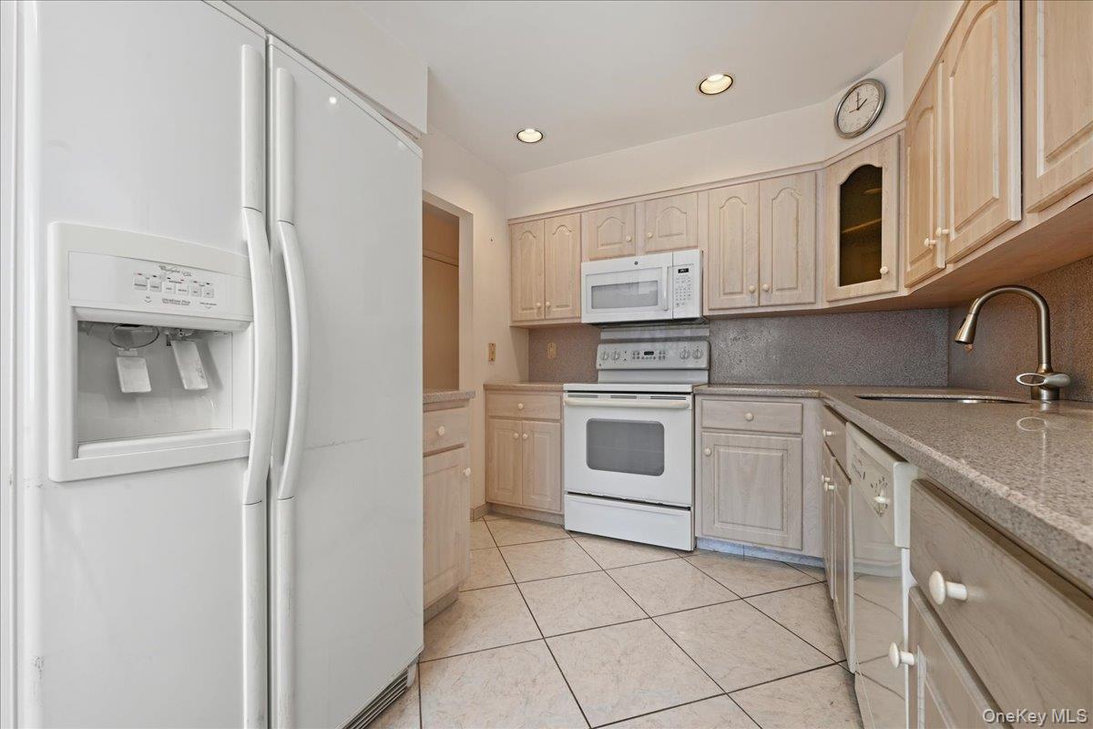 #7 photo, 132 Laurel Lane, Нассау ‖ Wantagh , NY 11793