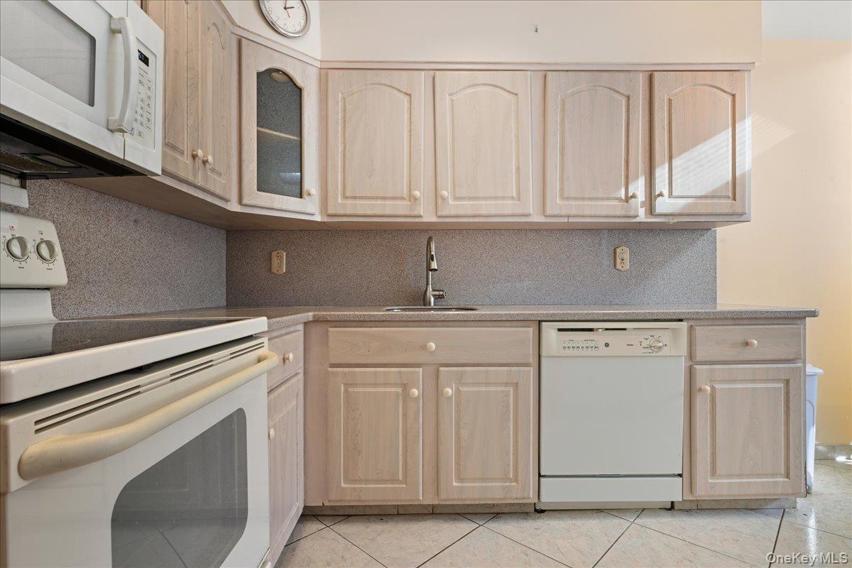 #9 photo, 132 Laurel Lane, Нассау ‖ Wantagh , NY 11793