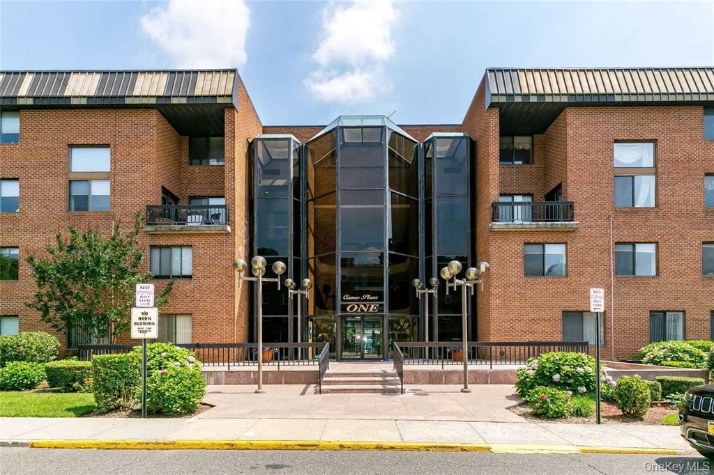 #1 photo, 1 Ipswich Avenue, नासाउ काउंटी Great Neck , NY 11021