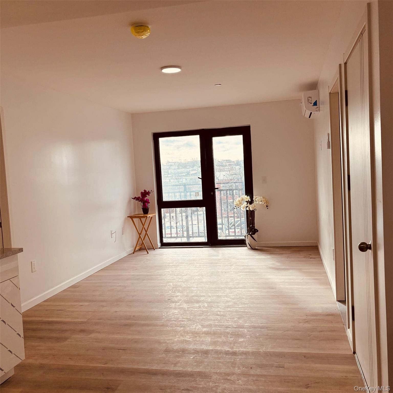 #6 photo, 70-40 45th Avenue, קווינס Woodside , NY 11377