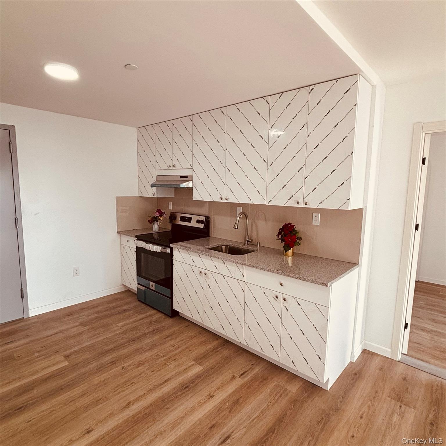 #7 photo, 70-40 45th Avenue, קווינס Woodside , NY 11377