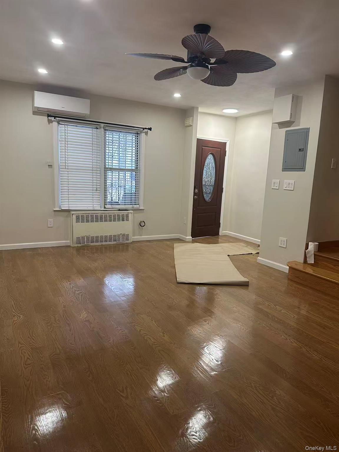 #3 photo, 8309 57th Avenue, קווינס Elmhurst , NY 11373