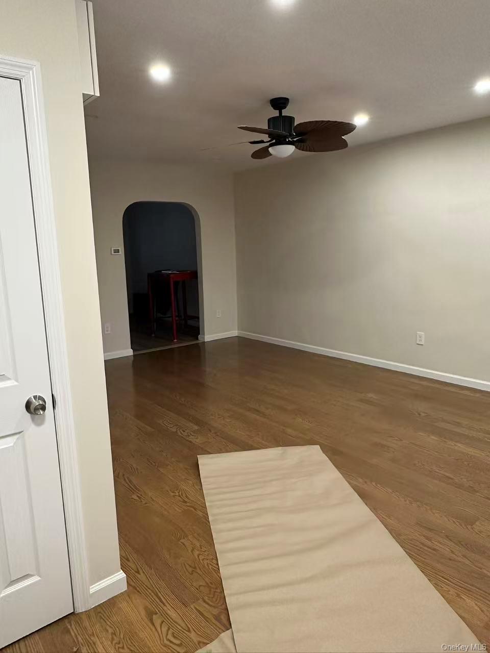 #4 photo, 8309 57th Avenue, קווינס Elmhurst , NY 11373