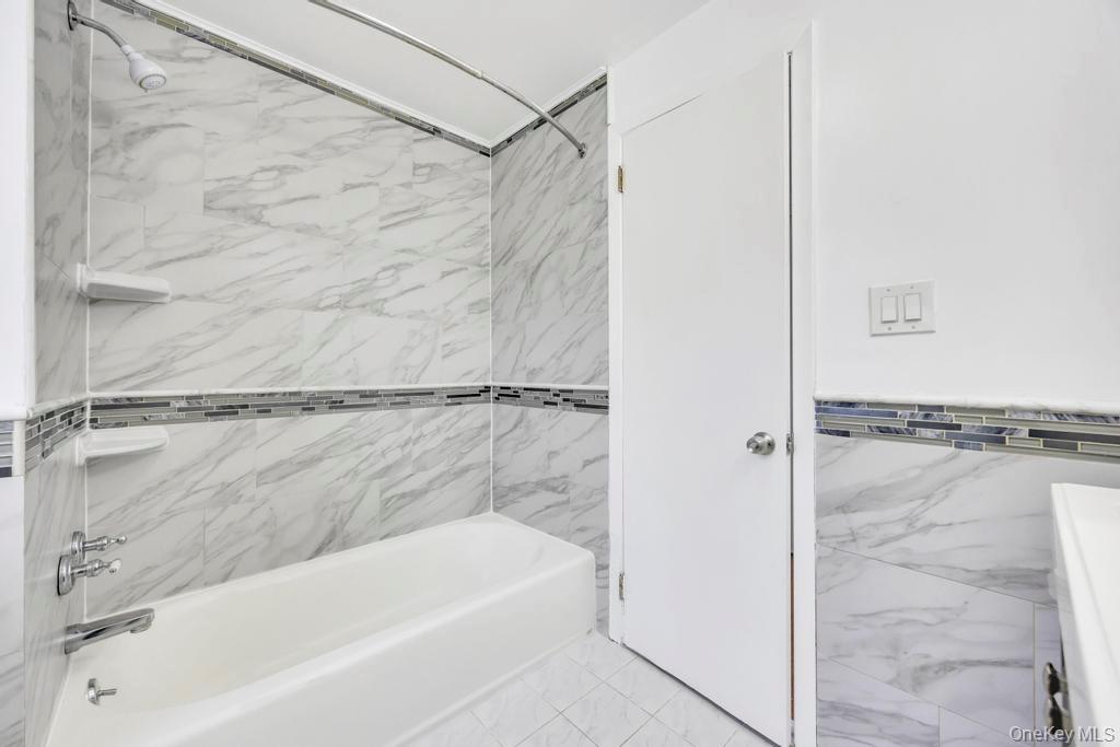 #12 photo, 88 Krug Place, Mineola , NY 11501