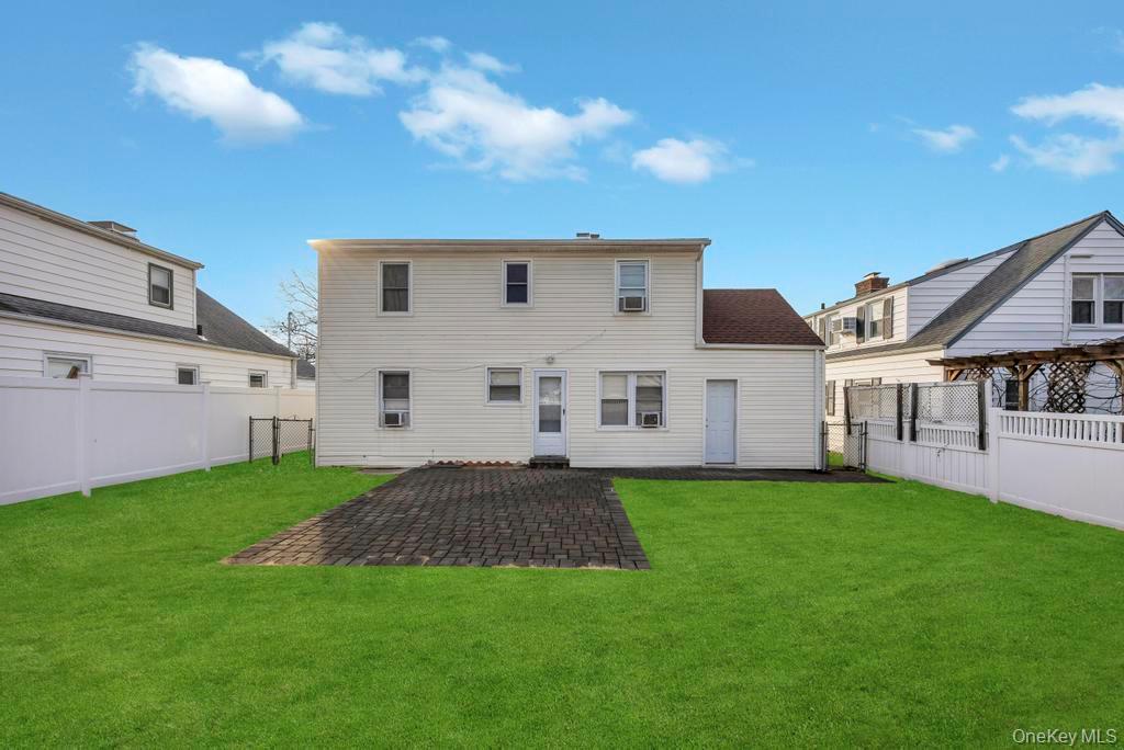 #3 photo, 88 Krug Place, Mineola , NY 11501