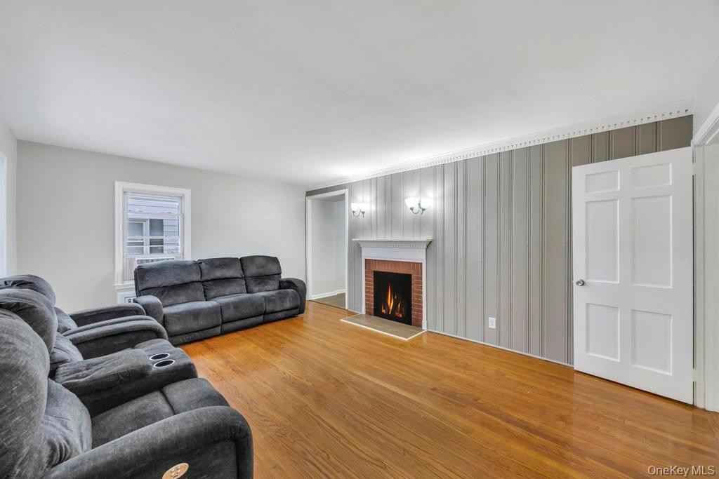 #4 photo, 88 Krug Place, Mineola , NY 11501