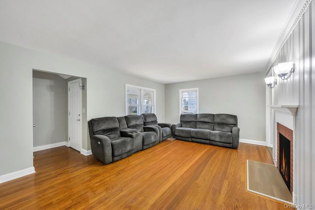 #5 photo, 88 Krug Place, Mineola , NY 11501