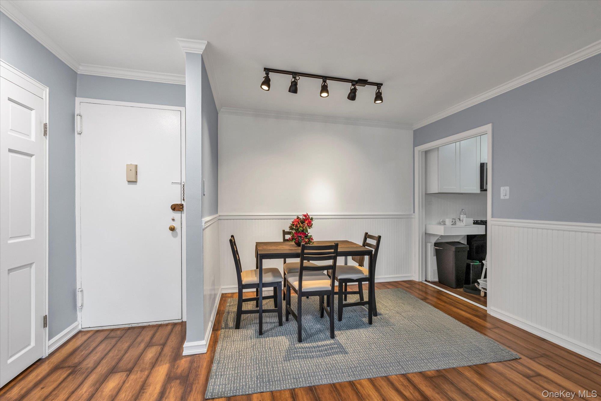 #5 photo, 44-20 Douglaston Parkway, Douglaston , NY 11363