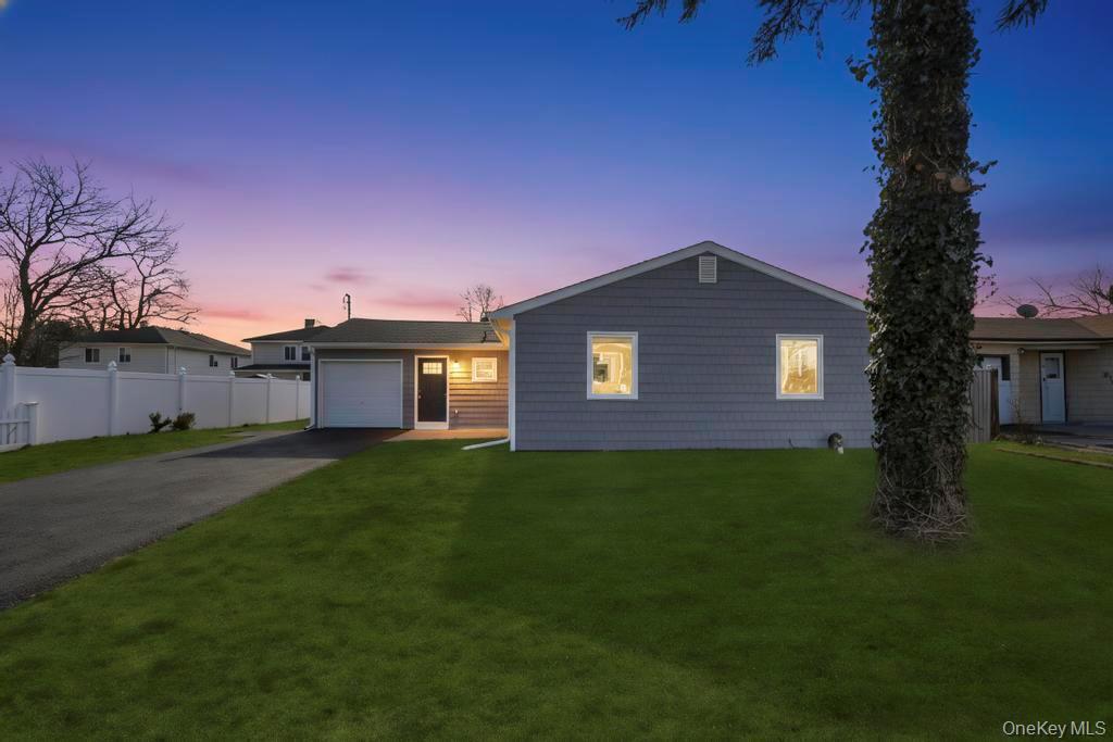 #1 photo, 15 Marshall Street, ناسو Massapequa , NY 11758