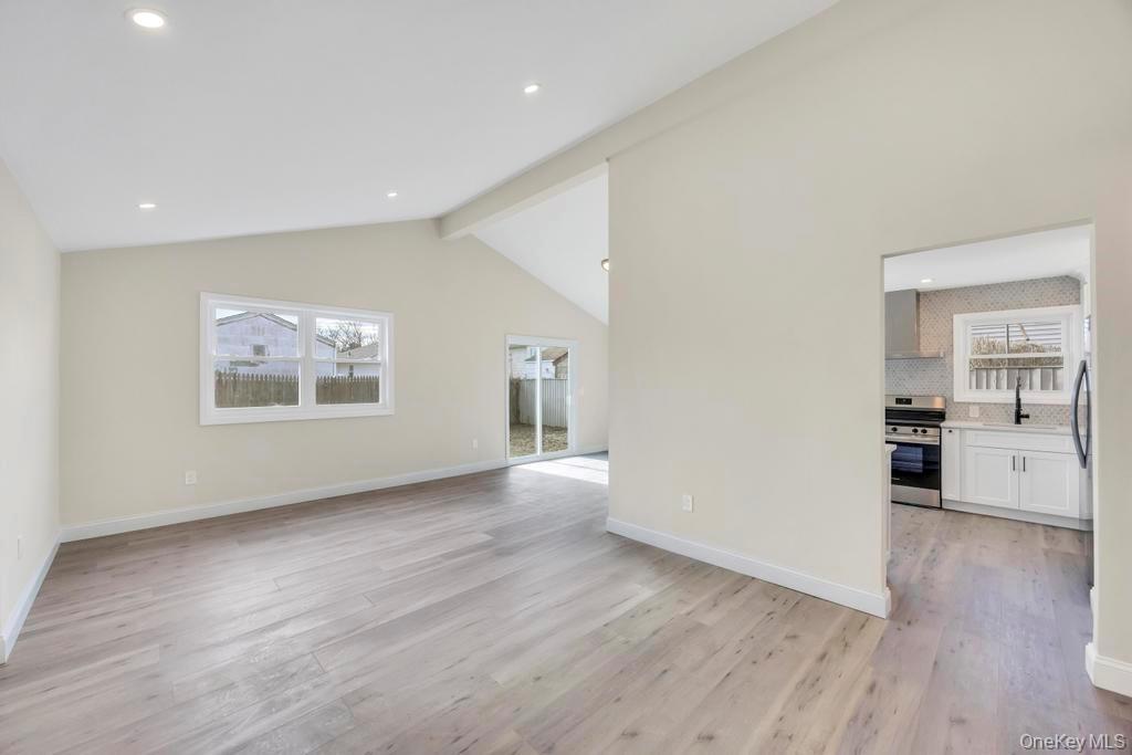 #11 photo, 15 Marshall Street, ناسو Massapequa , NY 11758