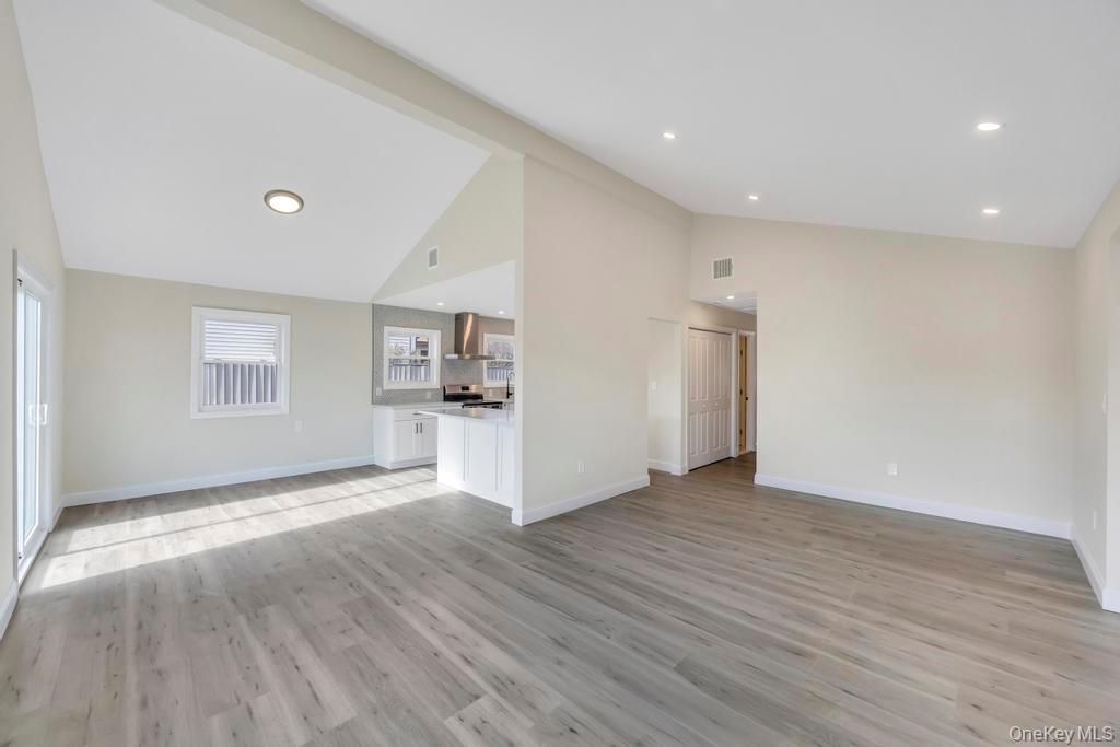 #12 photo, 15 Marshall Street, ناسو Massapequa , NY 11758