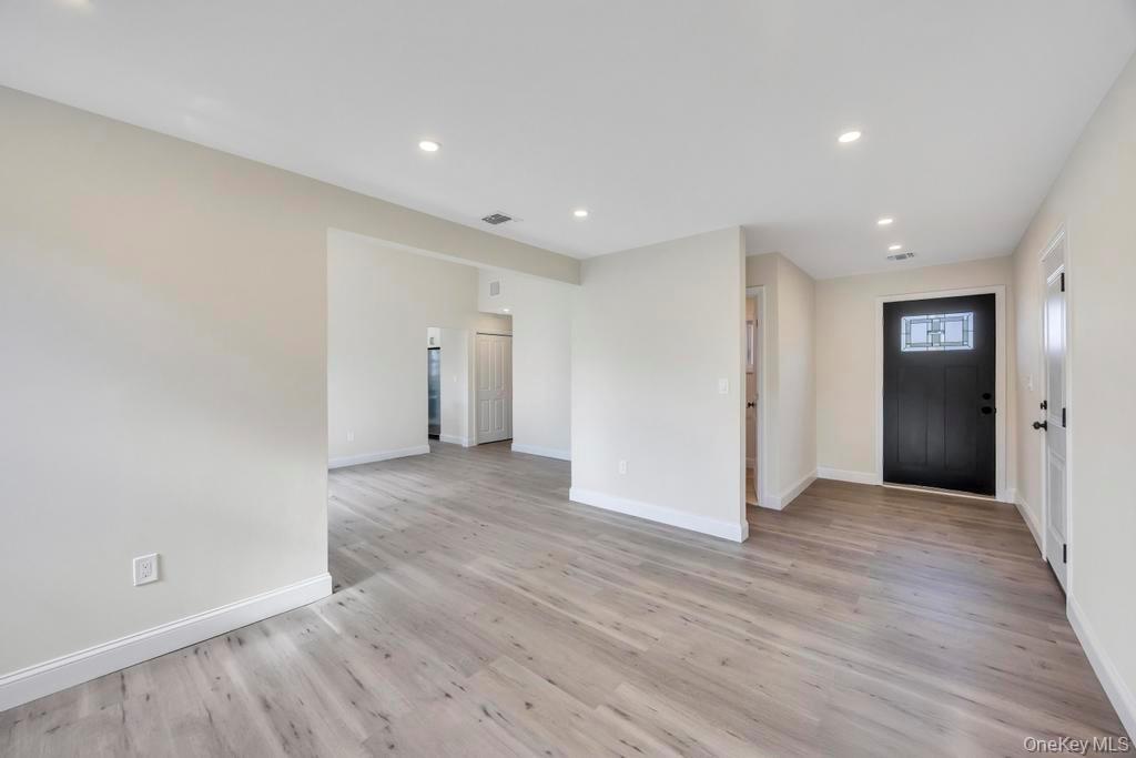 #8 photo, 15 Marshall Street, ناسو Massapequa , NY 11758